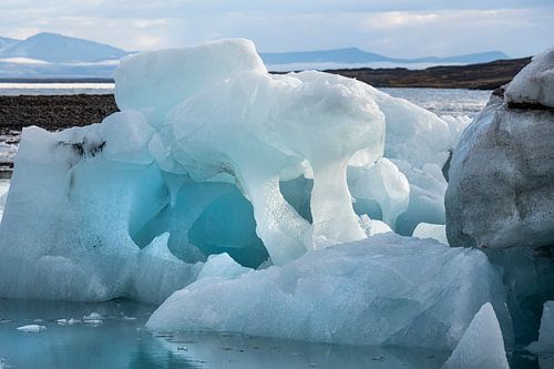 Eisscholle in Form von zwei Pilzen