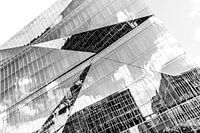 Spiegeling in de 3XN Kubus Berlijn - zwart-wit