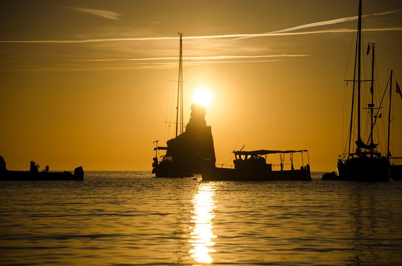 Zonsondergang boven de 'Finger of Gos' Benirras van Natasja Claessens