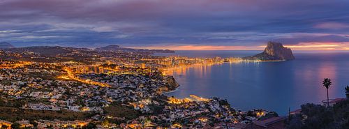 Panorama en zonsopkomst in Calpe, Spanje