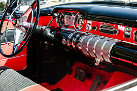 1960 Buick LeSabre: Red cockpit with gleaming chrome by Karsten Rahn