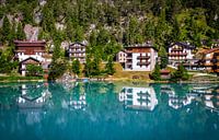 Prachtig blauw meer in de Dolomieten in Italië