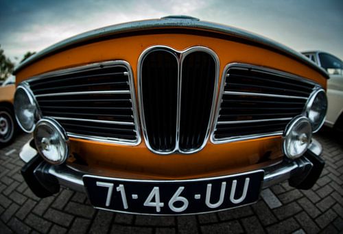 BMW neus grille oldtimer oranje