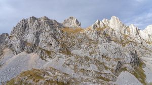 Der Gipfel Bobotov Kuk in den Bergen des Nationalparks Durmitor (Montenegro) von Jessica Lokker