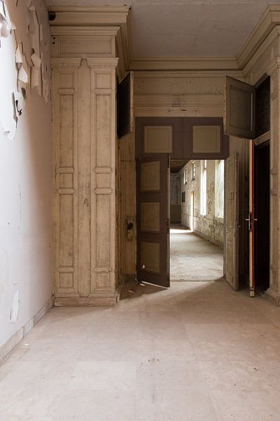 Stadtfotografie | Urban Photography | Leeres ehemaliges Irrenhaus von heidi borgart