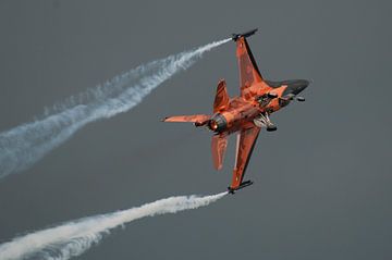 F-16 Demo team in action