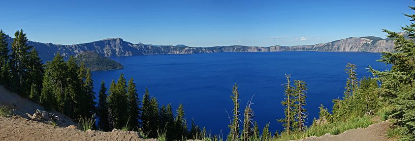 Crater Lake, Oregon, USA by Jeroen van Deel