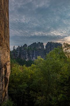 Le monde des roches dans le massif de l'Elbsandstein sur Holger Spieker