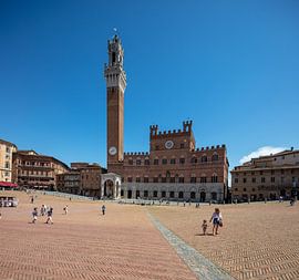 Palazzo Pubblico in Piazza del Campo by Joost Adriaanse