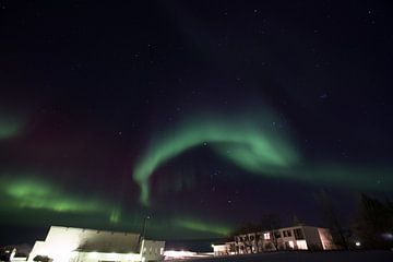 Nordlichter in Island über den Berg. von Arjan Groot