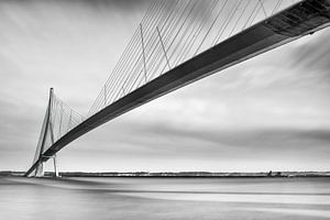 Anmutige Brücke über die Seine von Ageeth Groen