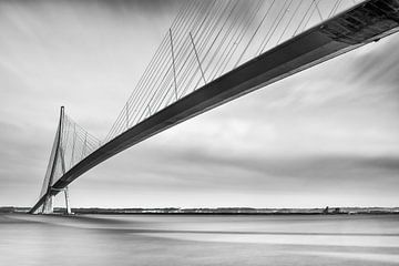 Anmutige Brücke über die Seine von Ageeth Groen