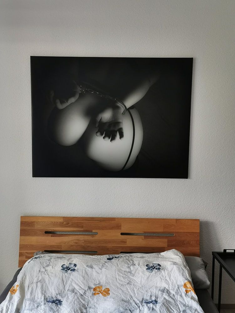 Slavenmeisje in handboeien. Klaar voor gebruik  van Onlyin1skin 
