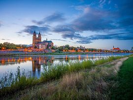 Magdeburg und die Elbe am Abend von t.ART