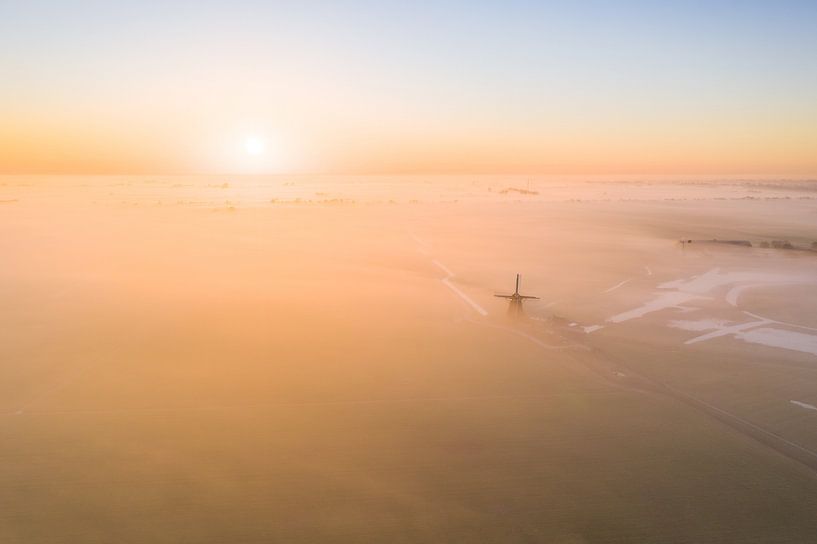 Poldermolen de Koningslaagte bij Zonsopkomst van Droninger