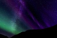 Aurora borealis en melkweg van Sam Mannaerts thumbnail