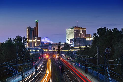 Potsdamer Platz skyline met spoorverkeer