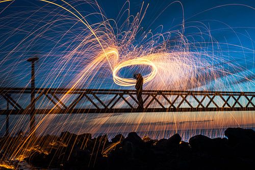 Light Painting with sparkling burning steel wool
