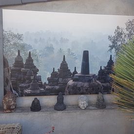 Klantfoto: Een mystiek moment bij de Borobudur (gezien bij vtwonen) van Juriaan Wossink, op canvas