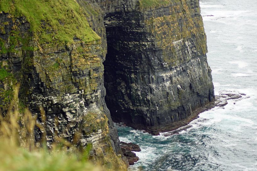 The Cliffs of Moher are the most famous cliffs in Ireland. by Babetts Bildergalerie