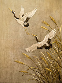 Traditionele Aziatische Kunst: Kraanvogels vliegen boven het riet in goudtinten