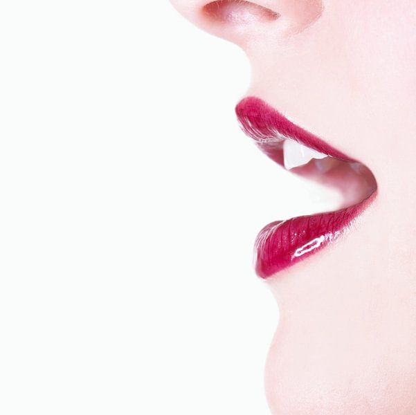 SF00995288 Close-up of sensual red lipstick lips by BeeldigBeeld Food & Lifestyle