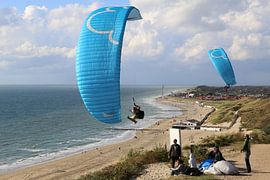 Parasailers in action by Patrick Riemens