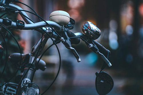 De twee fietsbellen die bij elkaar blijven.