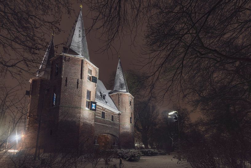 Broederspoort in Kampen tijdens een koude winternacht van Sjoerd van der Wal Fotografie