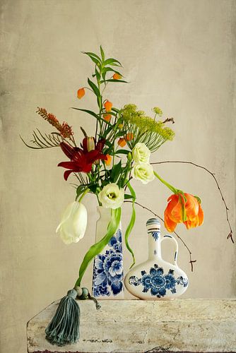 Nature morte. Bouquet d'été frais. Bleu de Delft.