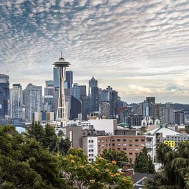 Skyline van Seattle met Mount Rainier van Melanie Viola