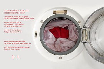 rode voetbalbroek in de wasmachine van Bargo Kunst