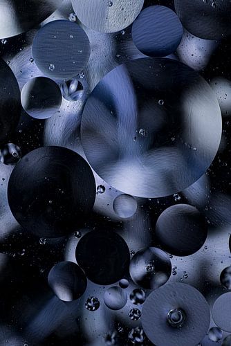 Abstrait vertical : cercles bleus
