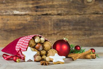 De vakantie van Kerstmis achtergrond met de rode zak van de kerstman die met de koekjes van de sterv van Alex Winter
