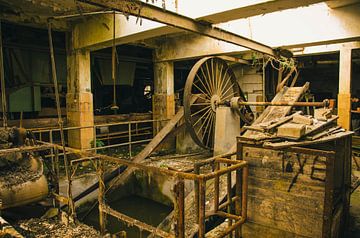 Machines in een oude fabriek sur Studio Nieuwland