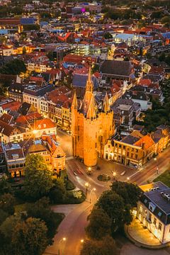 Porte de Sassenpoort à Zwolle dans le centre-ville, vue du soir