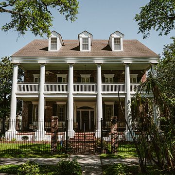 Koloniaal huis in New Orleans. van Jaap van den Berg