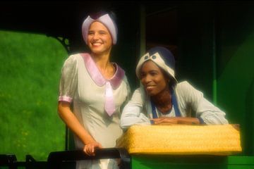 Spoorwegromantiek met twee meisjes van Matthias Stolt