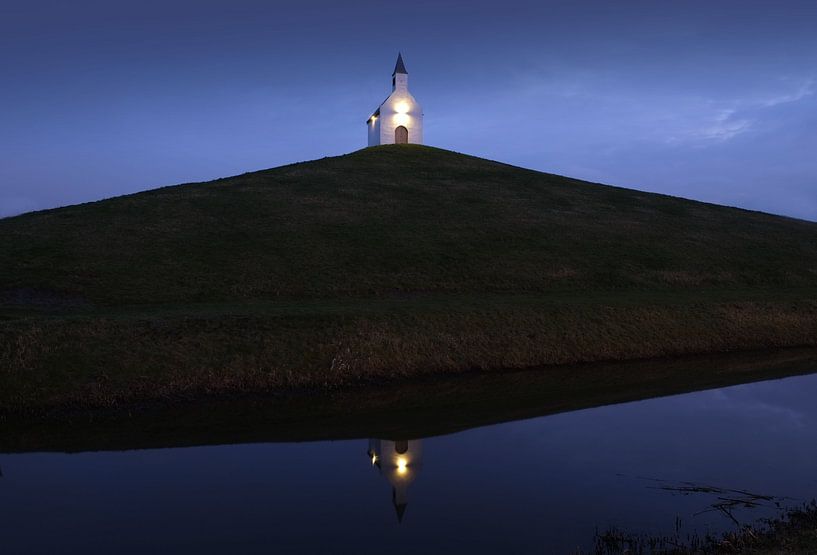 Kapel op  terp by Peter de Ruig