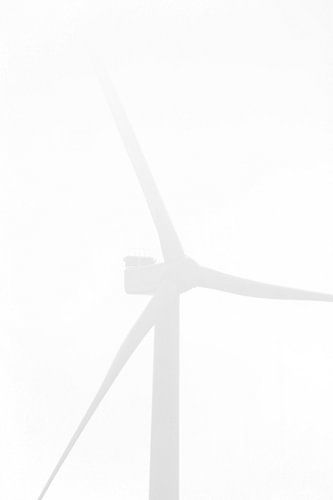 Windmolen in de mist