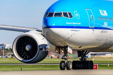 Taxiënde KLM Boeing 777-200. van Jaap van den Berg