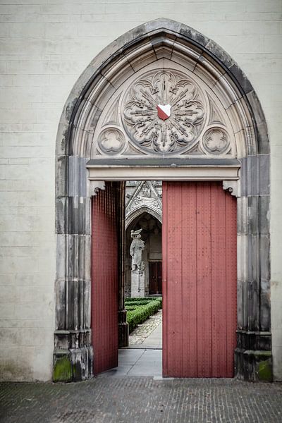 door to flora's court in utrecht by Eric van Nieuwland