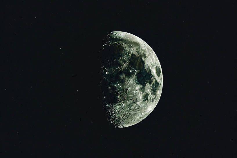 Croissant de lune dans la nuit étoilée par Imperial Art House