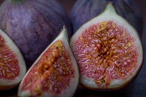 Still life with figs in close-up by John van de Gazelle