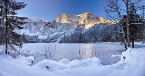Winterlicher Bergsee