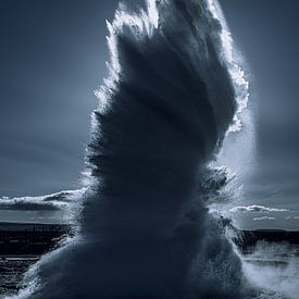 Le geyser magique Strokkur en Islande sur Gerry van Roosmalen
