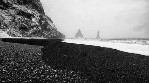 Koud IJsland; Waar sneeuw, lava zand en water elkaar ontmoeten.