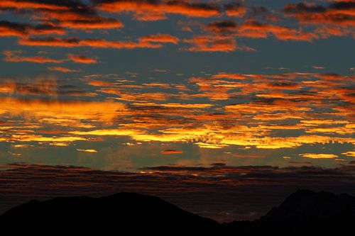 Dageraad in de Alpen - sfeervolle bergfotografie in het eerste licht van de dag.