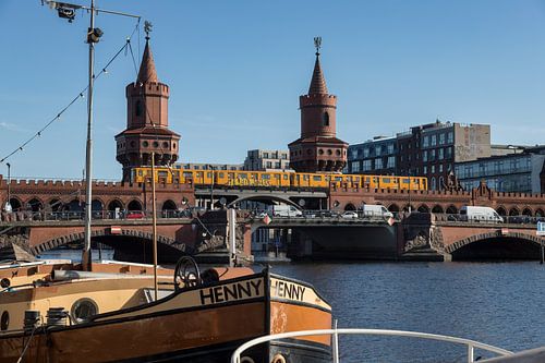 Oberbaumbrucke in Berlijn met passerende U-Bahn