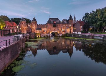 Koppelpoort voor zonsondergang